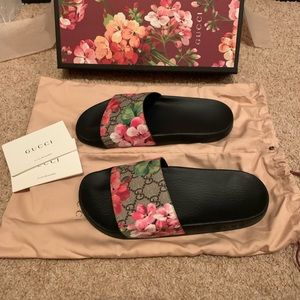 BRAND NEW!!! Gucci blooms supreme slide sandal